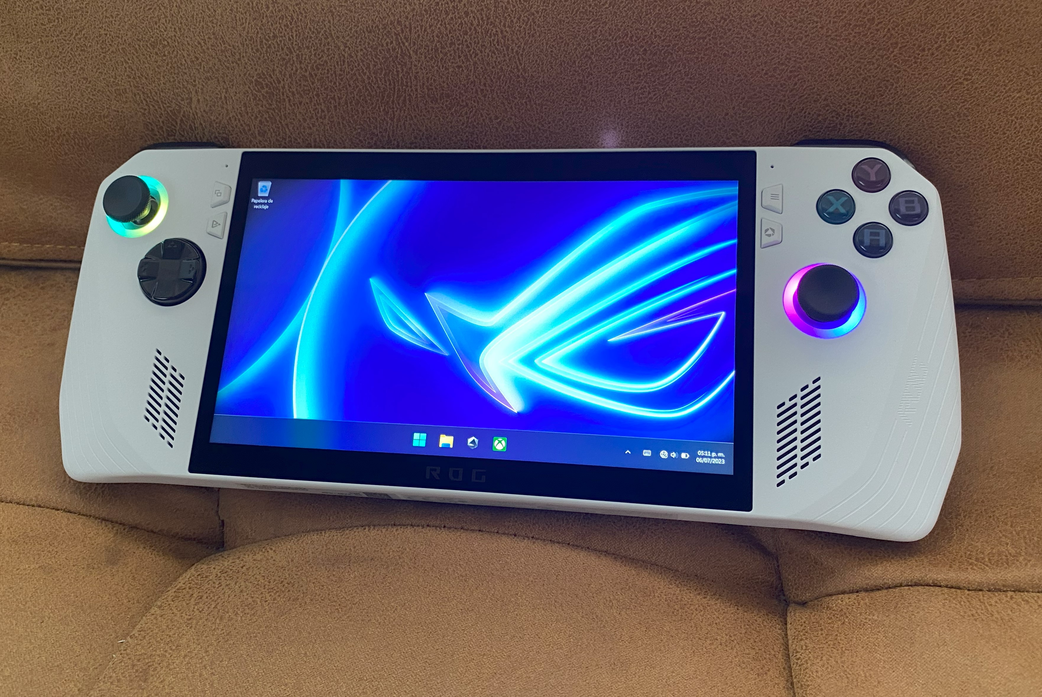 Leaked Xbox Handheld Images Disappoint