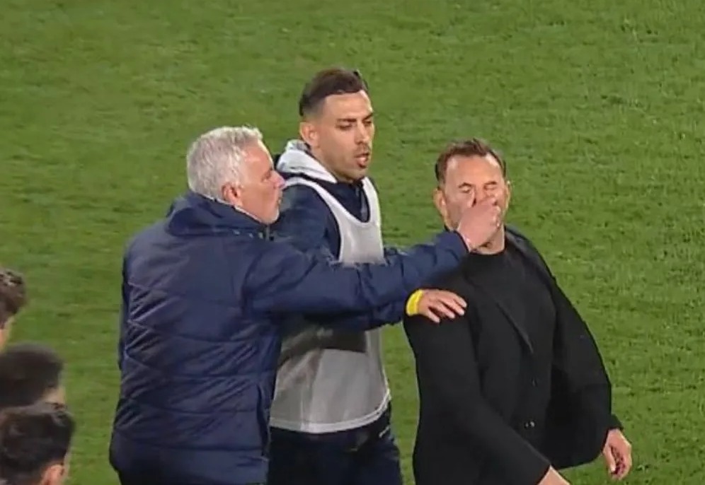 Mourinho's Nose Grab Sparks Istanbul Derby Brawl