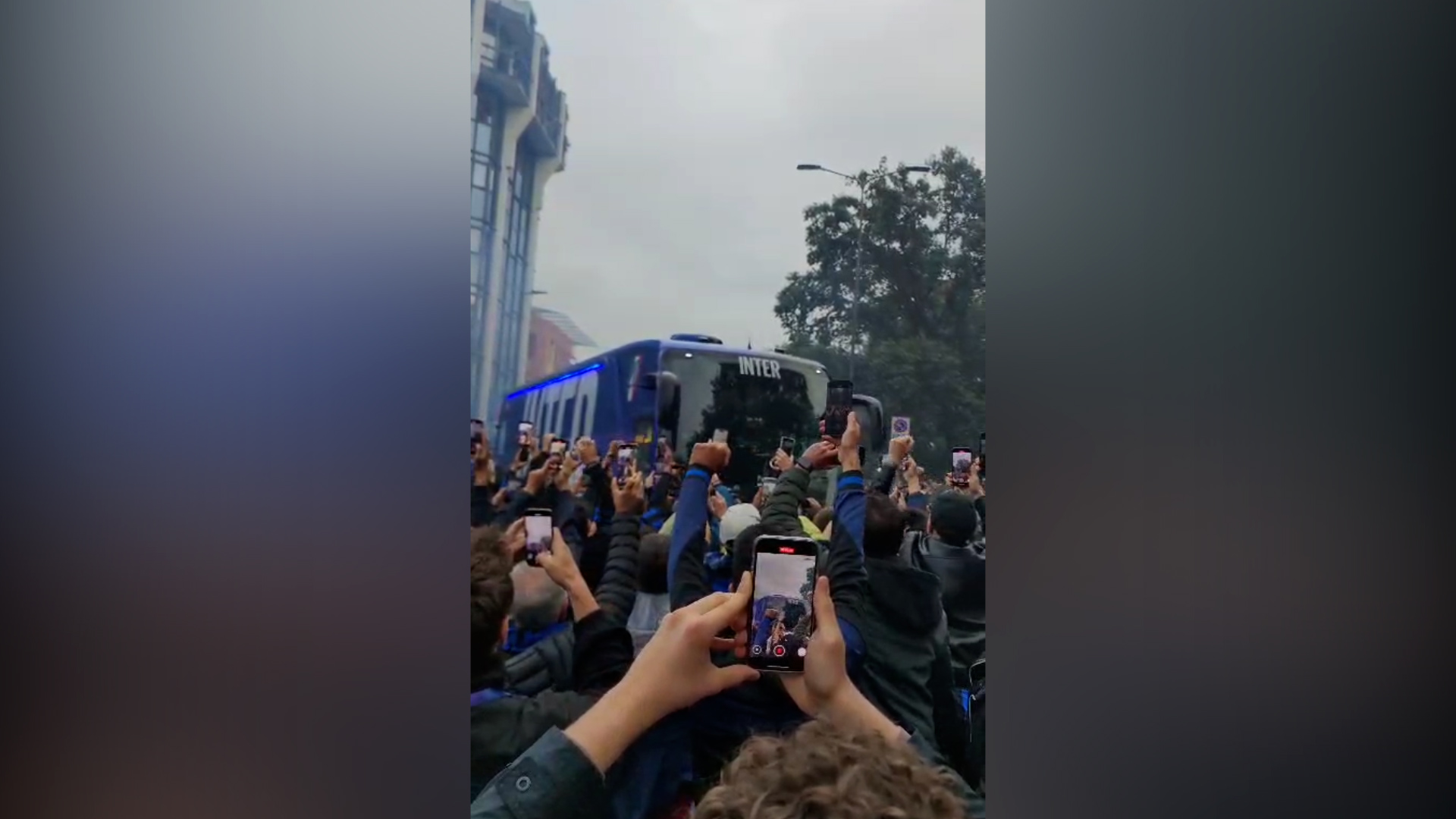 Tifosi Inter: Fumogeni E Cori A San Siro